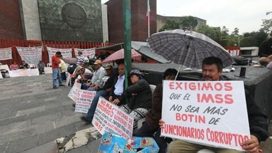 Se manifiestan agrupaciones contra el Gobierno