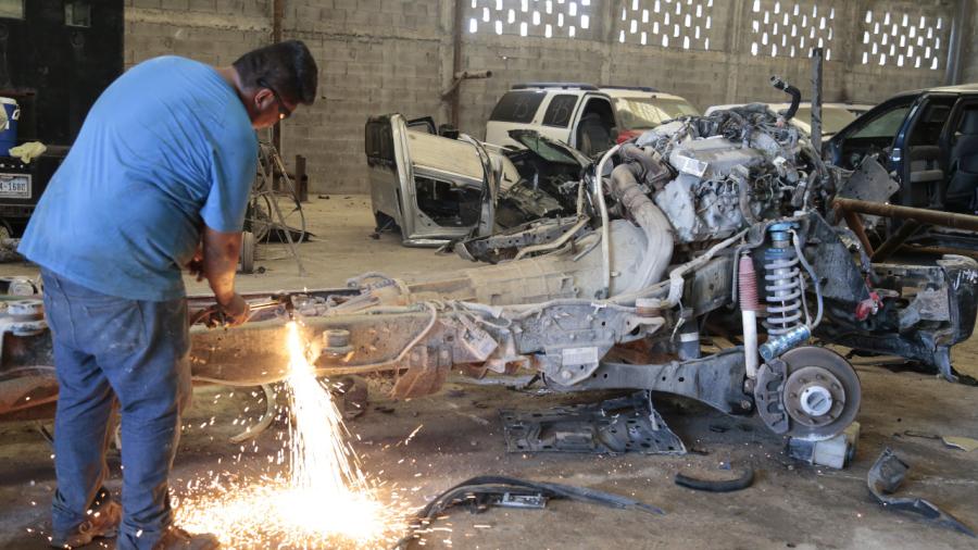 Destruyen 25 vehículos con blindaje artesanal en Tamaulipas