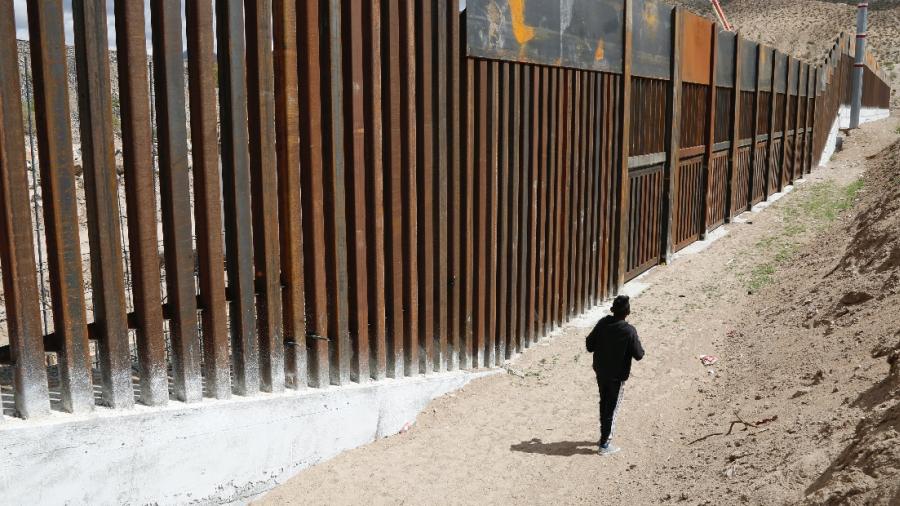 Detenciones en frontera de México-EU durante junio fueron las más altas en una década