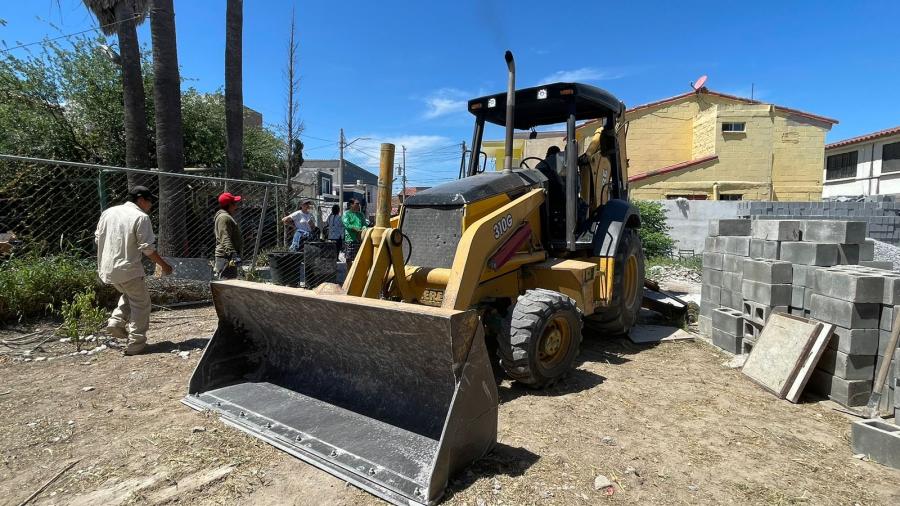 Se agudiza conflicto entre padres de familia y vecinos por obra en CAM