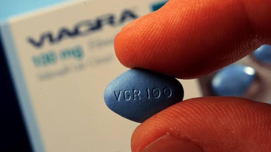 Jóvenes terminan graves en hospital tras reto con viagra