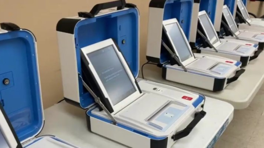 Condado Hidalgo prueba máquinas de votación híbridas