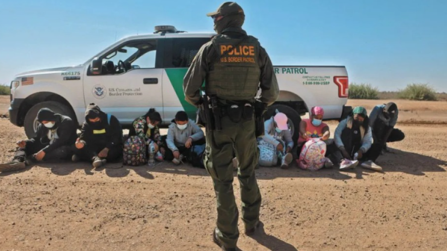 Registra CBP 2.5 millones de migrantes detenidos en la frontera en lo que va del 2022