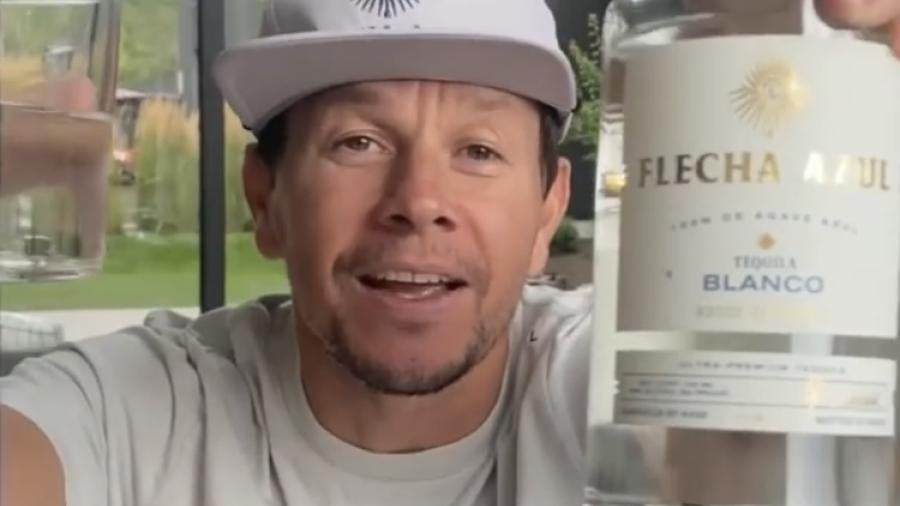 Mark Wahlberg celebra la victoria de Abraham Ancer