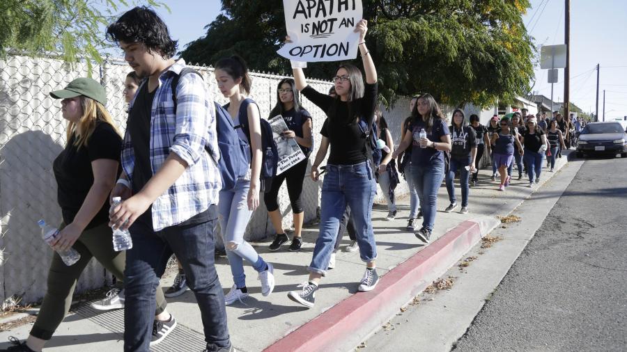 Millenials batallarán más para ganar dinero, revela estudio