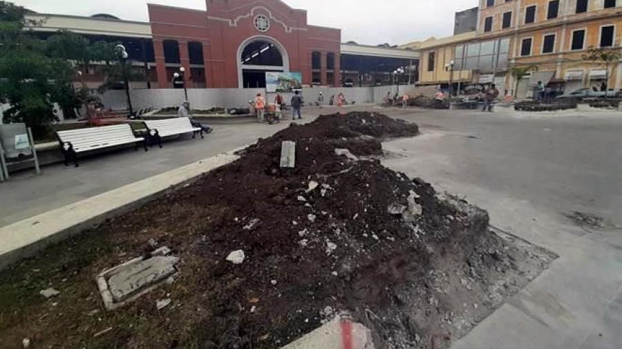 Demuelen parte de la Plaza Hijas de Tampico