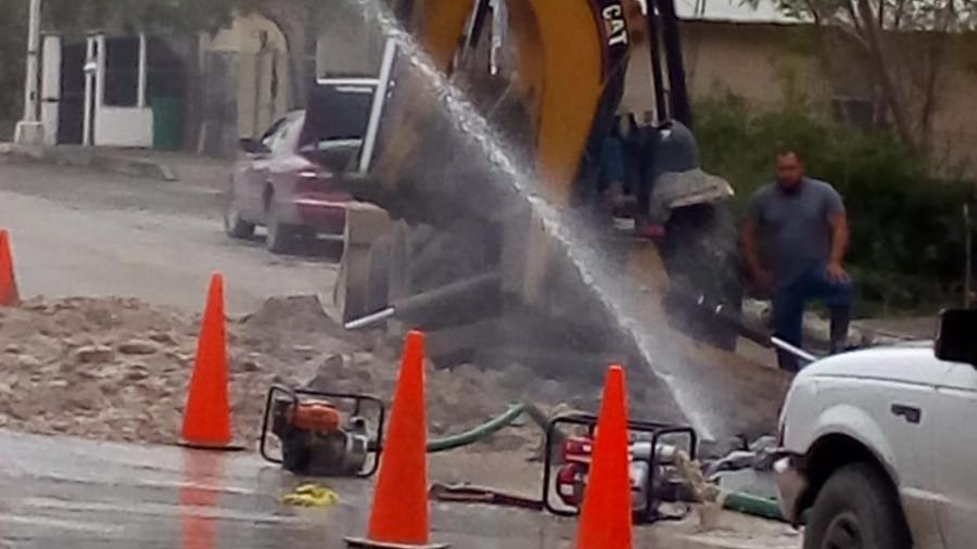 Soluciona COMAPA fuga de agua en Jarachina Norte