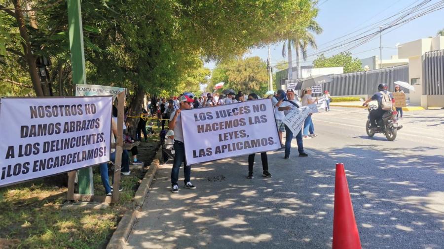 Llevan protesta del Poder judicial al Centro de Justicia Federal