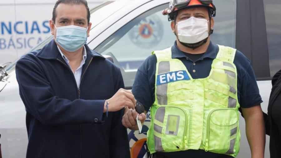 Entrega Rivas ambulancias y camioneta nuevas a PCyB