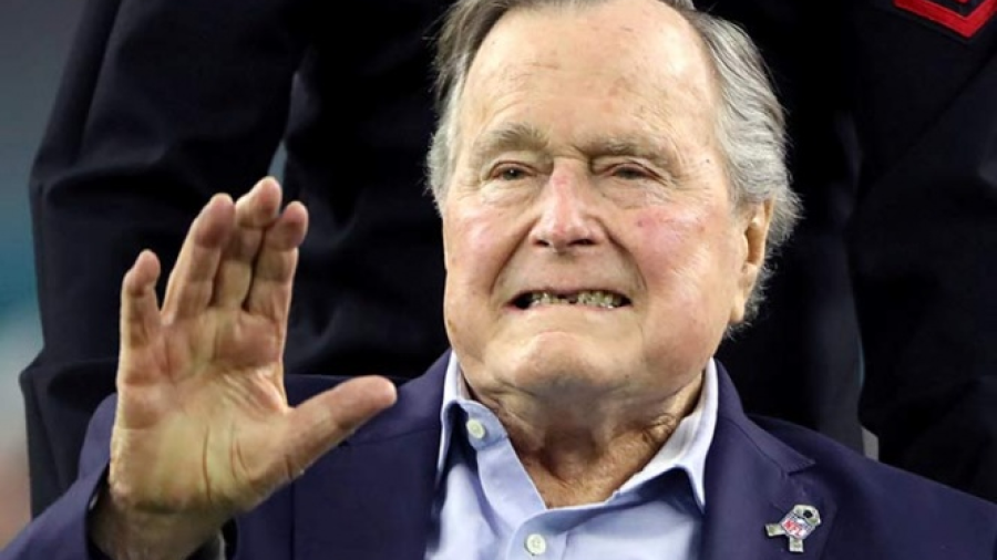 Hospitalizan a George H. Bush a semana de la muerte de su esposa