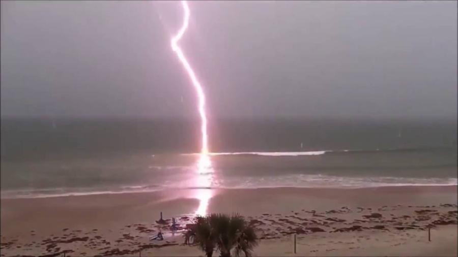 Caída de rayo deja cinco muertos en una playa de Cuba