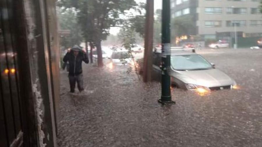 Dejan fuertes lluvias diversas afectaciones en Ciudad de México