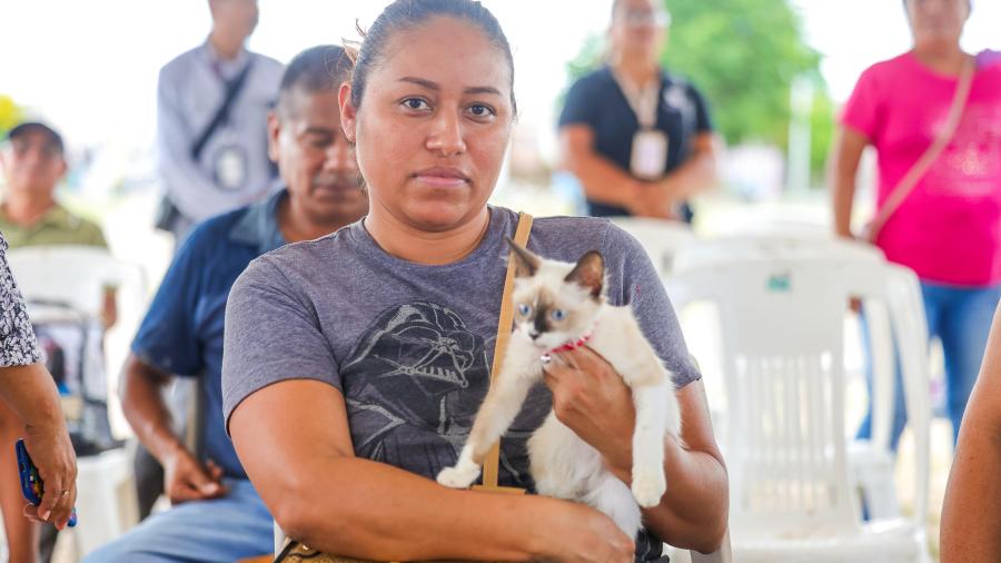 Llevó Carlos Peña Ortiz salud y bienestar a mascotas del fraccionamiento Halcón