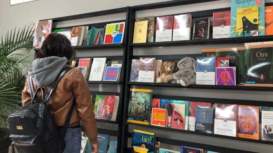 Promotores culturales realizan "Bazar de Libros" 