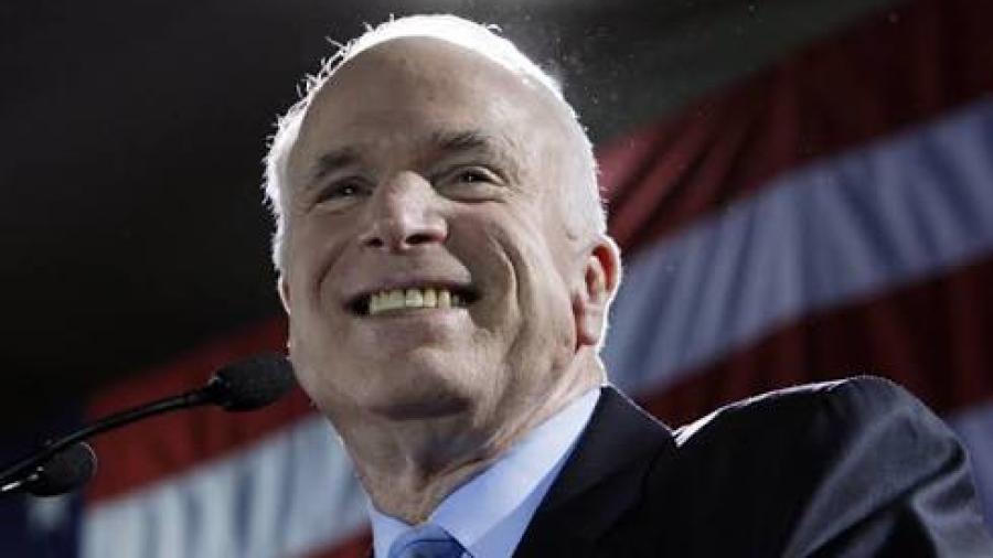 Fallece John McCain, senador republicano de EU