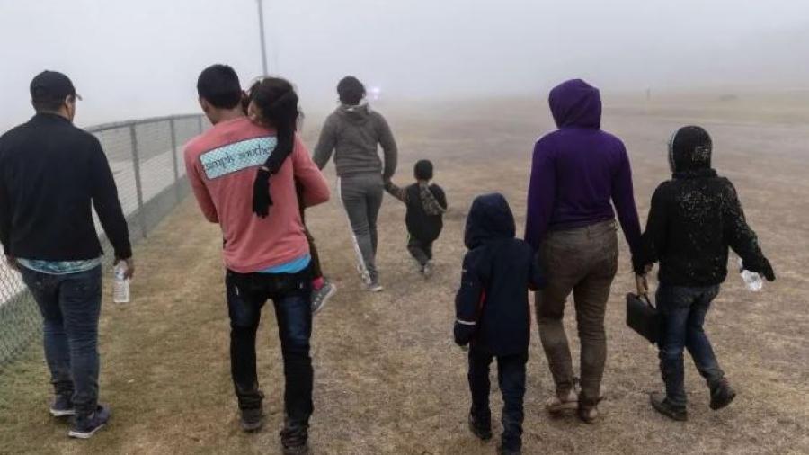 Familias migrantes detenidas en el sur de EU serán albergadas en Hoteles de Phoenix