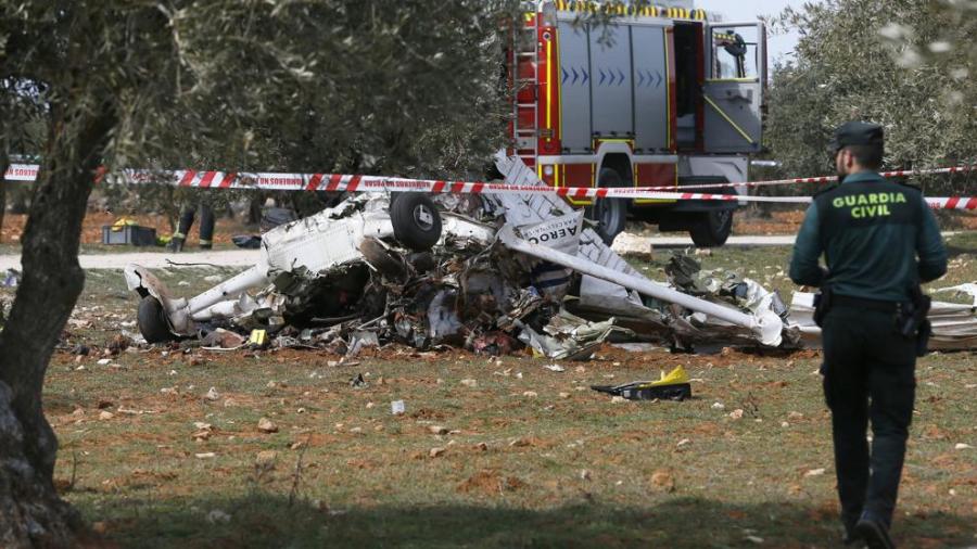 Mueren tres jóvenes al estrellarse una avioneta en Madrid