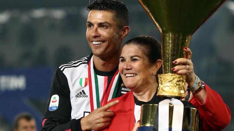 Hospitalizan a la mamá de Cristiano Ronaldo por accidente cerebrovascular