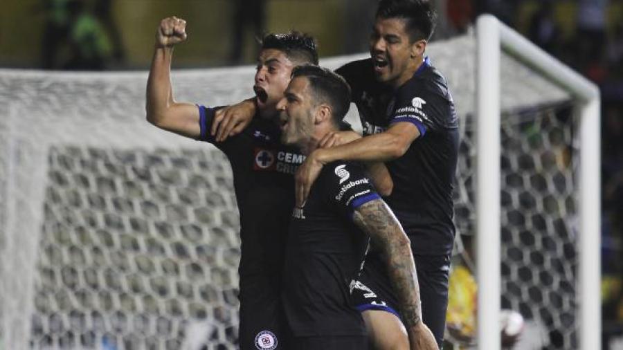 Cruz Azul gana, se acerca a liguilla y deja fuera a Chivas