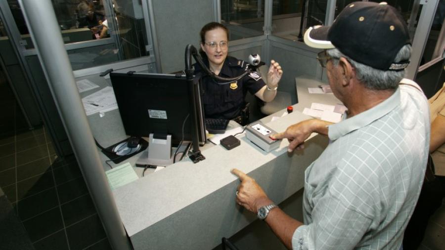 Piden a solicitantes de visa identidad en redes sociales