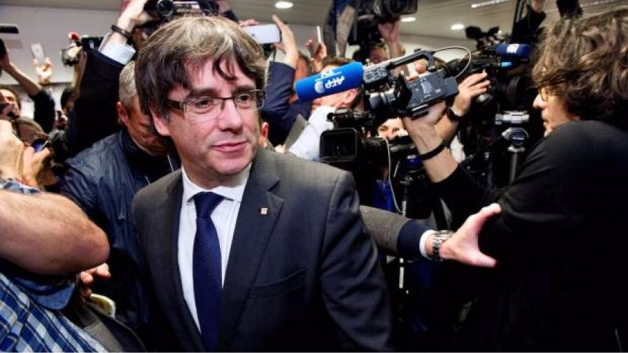 Pide Fiscalía orden de detención europea contra Puigdemont