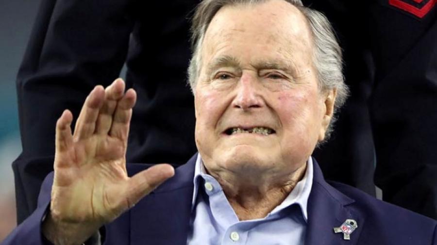 Dan de alta al expresidente de EU George H.W. Bush
