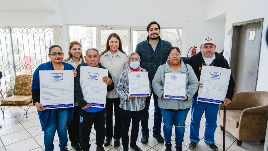 Alcalde Carlos Peña atiende salud de las familias
