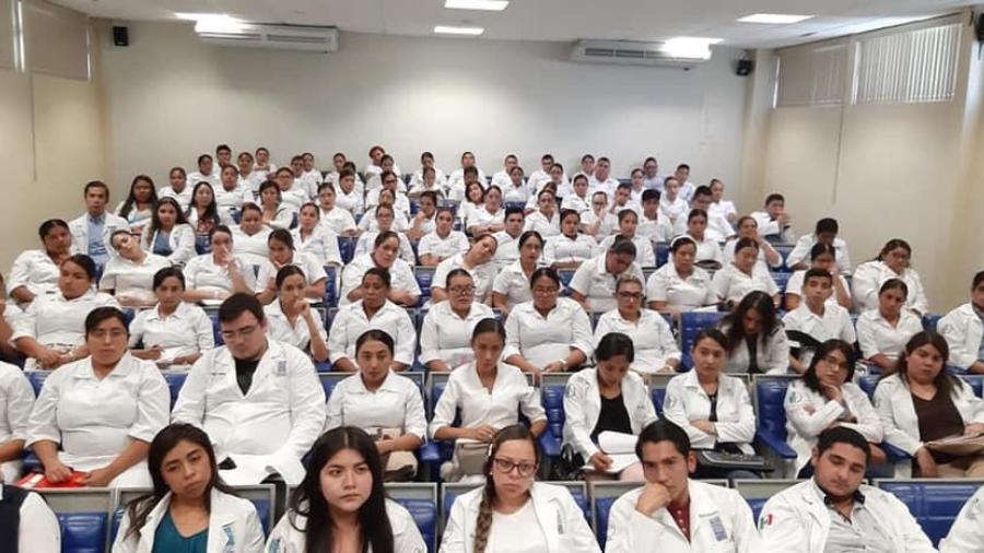 Refuerzan médicos y enfermeras pasantes labores en centros de salud