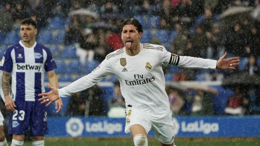 Real Madrid vence al Alavés y sube al liderato en España