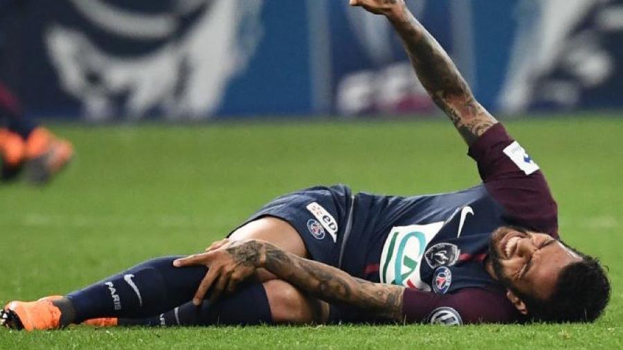 Dani Alves podría perderse el Mundial de Rusia