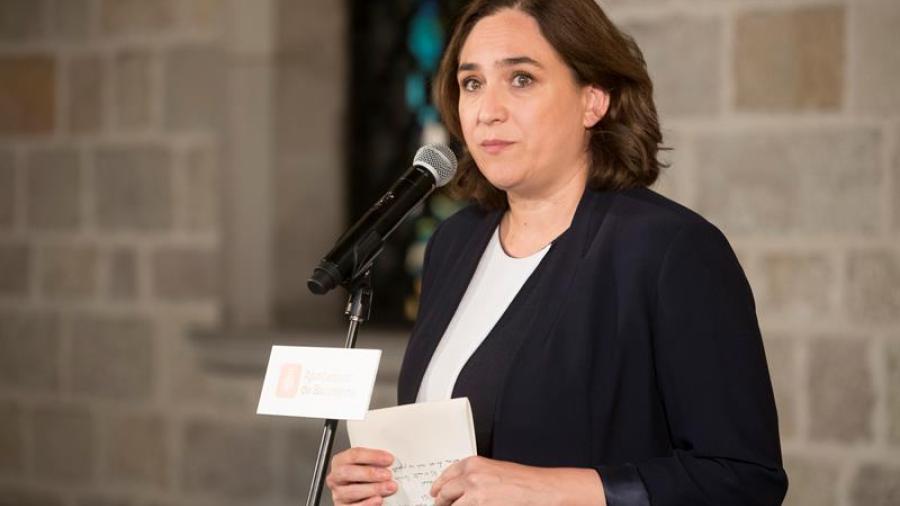 Ada Colau pide descartar declaración de independencia de Cataluña