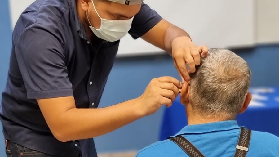 DIF Reynosa brinda atención permanente a beneficiados de aparatos auditivos