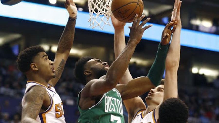 Celtics impone 102-94 a Suns