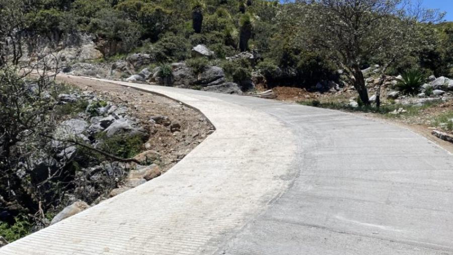 Fortalece gobierno de Américo conectividad rural en Miquihuana