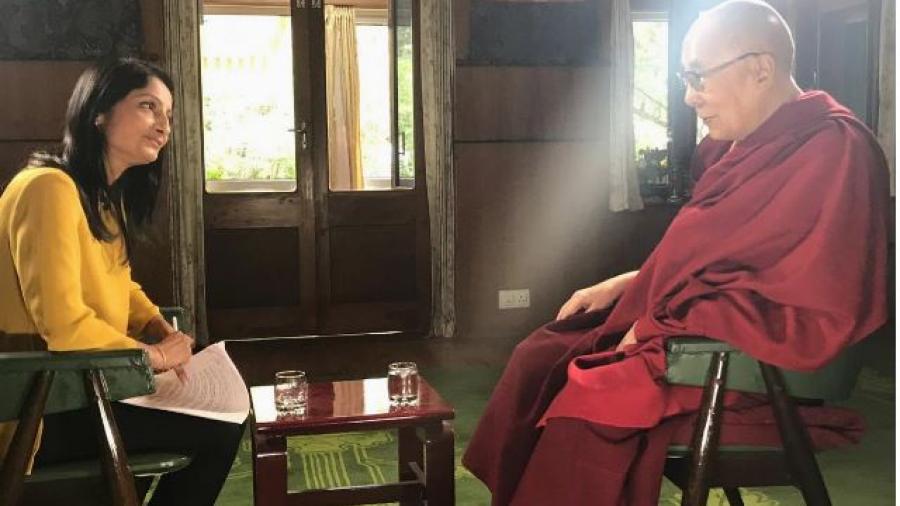Dalai Lama afirma que si tiene una sucesora debería ser atractiva 