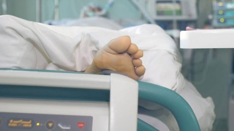 Detienen a empleado de hospital por chupar los pies de un paciente