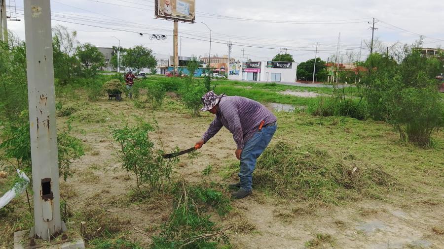 Cumple Servicios Públicos de Reynosa con saneamiento de canchas deportivas