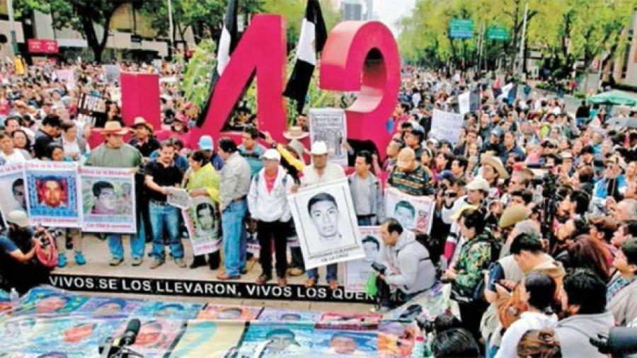 Dan libertad condicional a ocho militares implicados en caso Ayotzinapa
