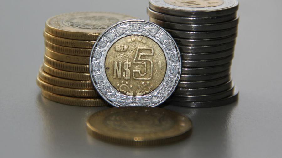 Peso gana levemente frente a dólar tras intervención de Banxico