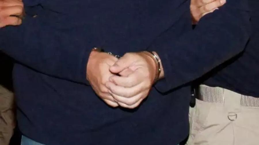 Detienen a servidor público del IMSS por corrupto