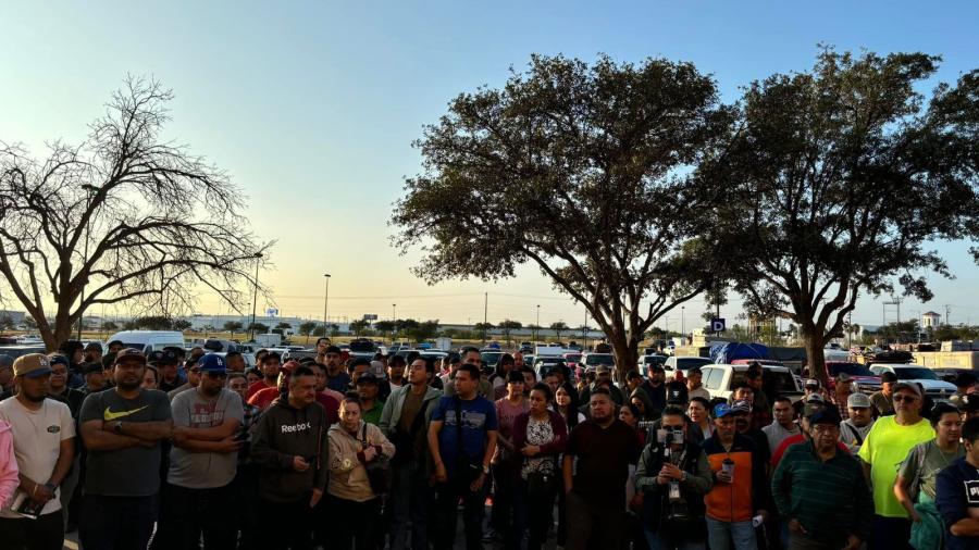 Llegan miles de paisanos en caravana