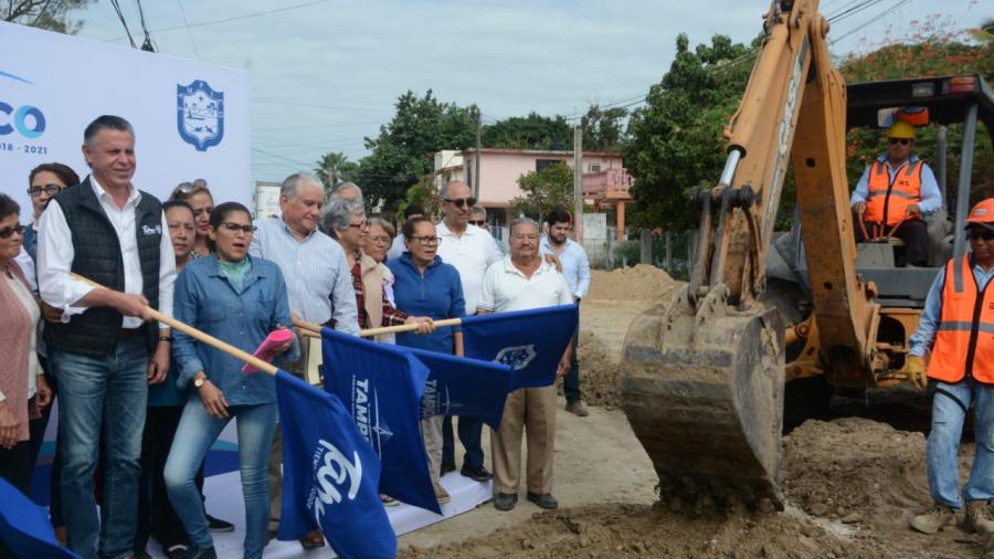 Pone en Marcha Chucho Nader la pavimentación de más de medio kilómetro de calle en la Enrique Cárdenas