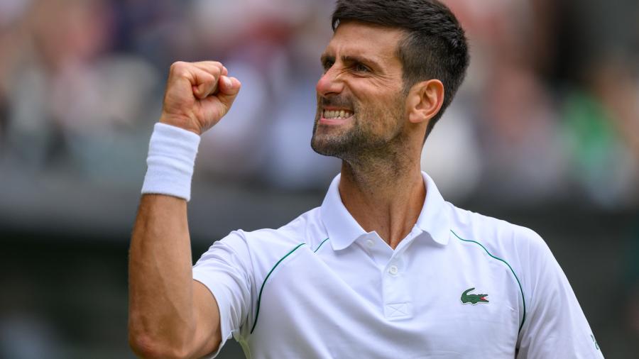 Novak Djokovic avanza a semifinales tras vencer a Jannik Sinner en Wimbledon
