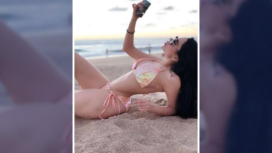 Emma Coronel presume figura en bikini de lentejuelas
