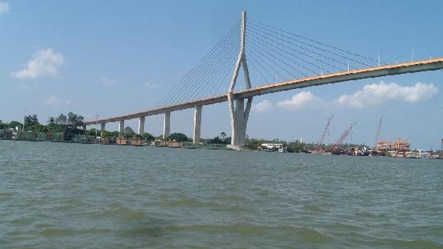 Hombre se lanza del Puente Tampico