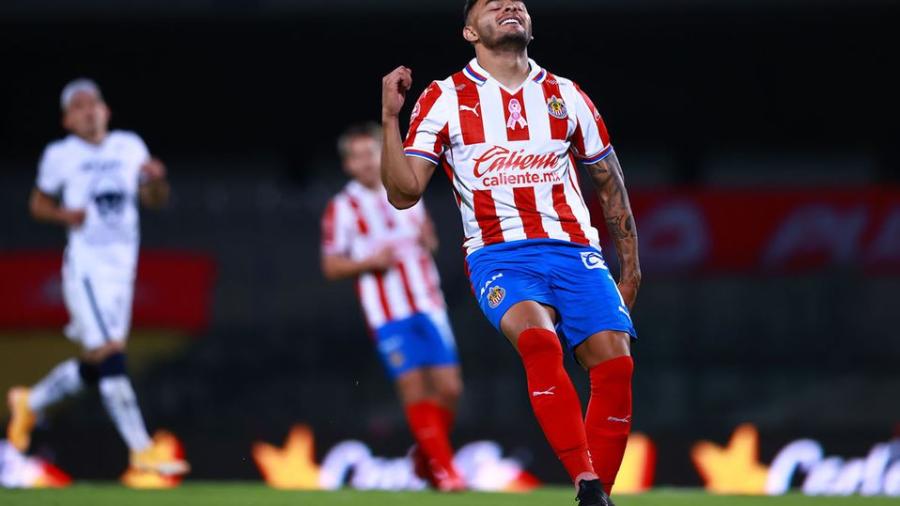 Chivas confirma lesión de Alexis Vega