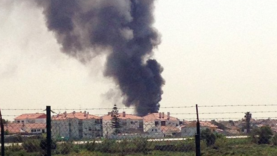 Se estrella en supermercado una avioneta que deja 4 muertos