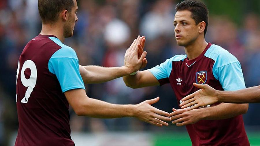 Chicharito hace su debut con el West Ham 