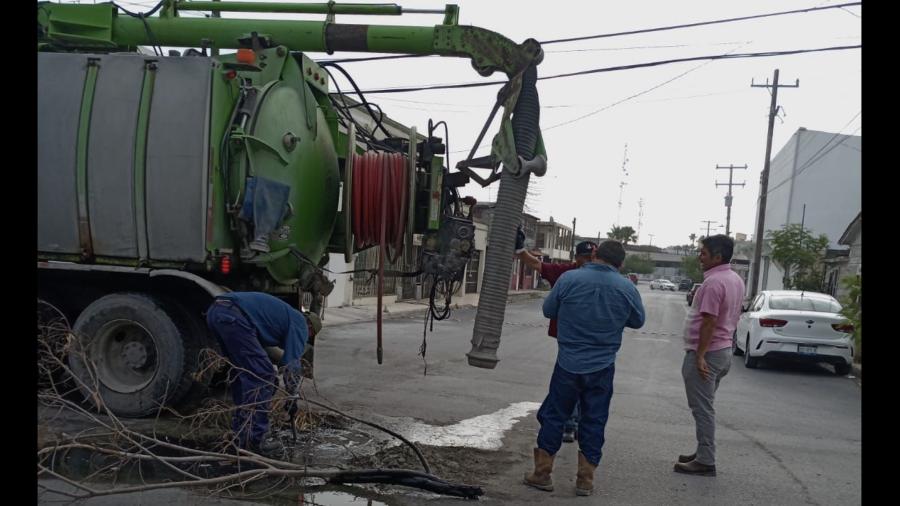Exhorta COMAPA a evitar arrojar basura y otros desechos a las alcantarillas