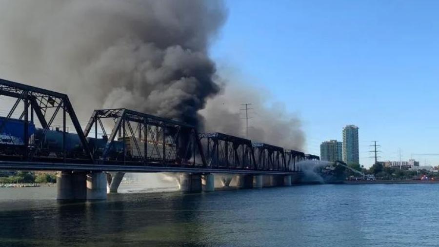 Se incendia tren en Arizona, EU